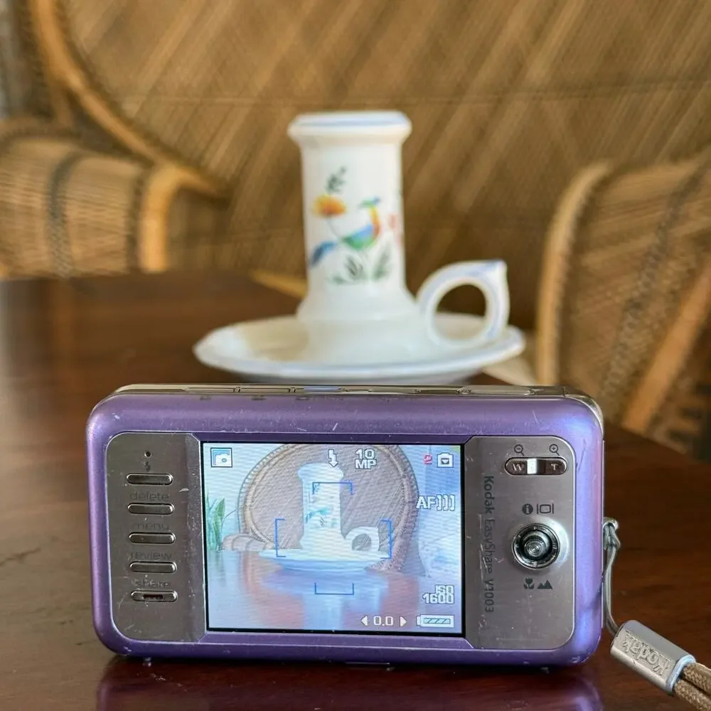 Kodak EasyShare V1003 Digital Camera purple 10MP 3X Optical Zoom Retinar Lens